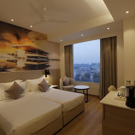 Tulip Inn Zirakpur Экстерьер фото