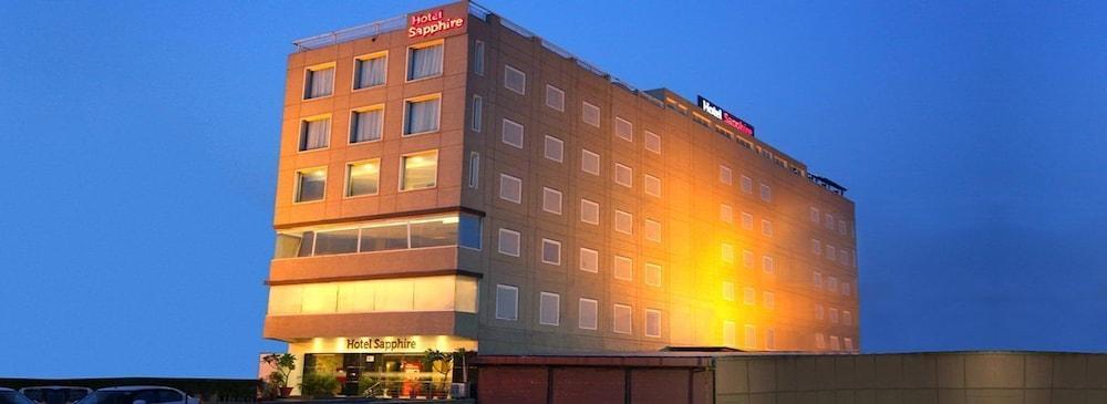 Tulip Inn Zirakpur Экстерьер фото