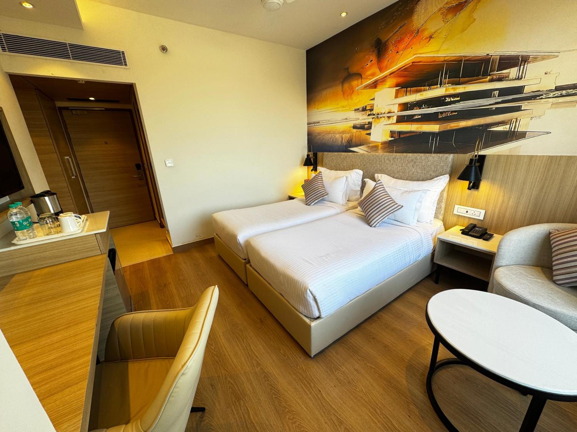 Tulip Inn Zirakpur Экстерьер фото