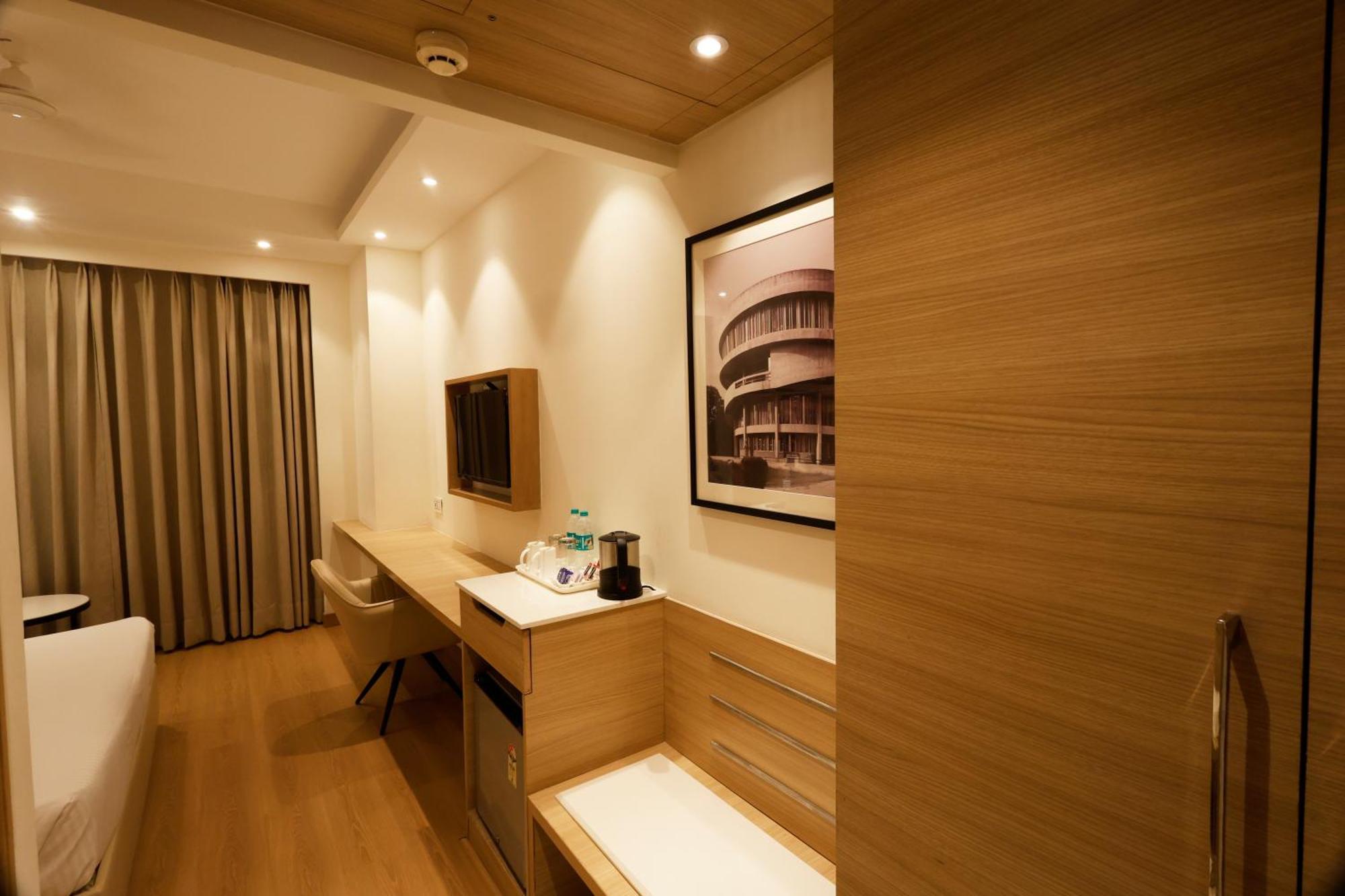 Tulip Inn Zirakpur Экстерьер фото