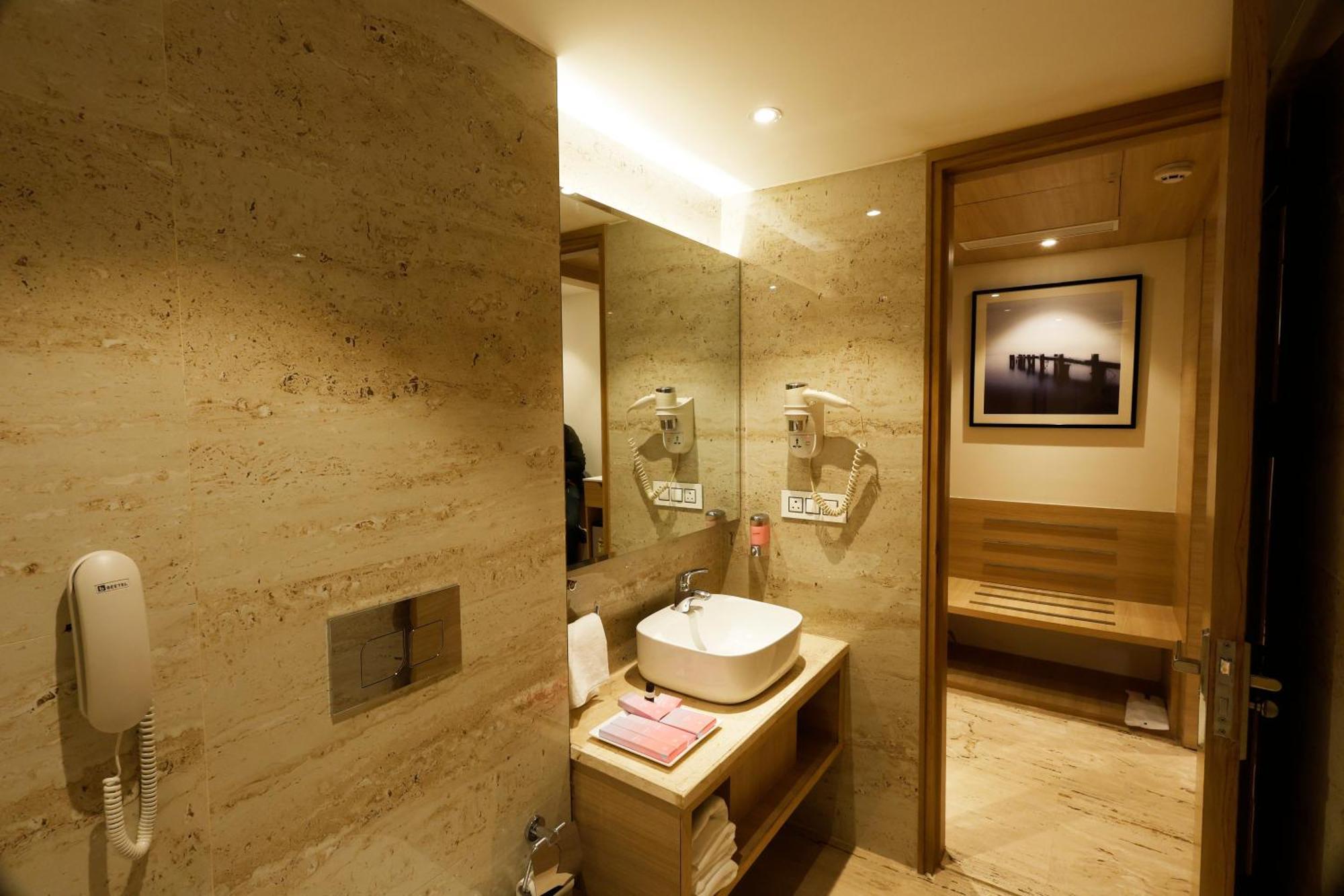 Tulip Inn Zirakpur Экстерьер фото