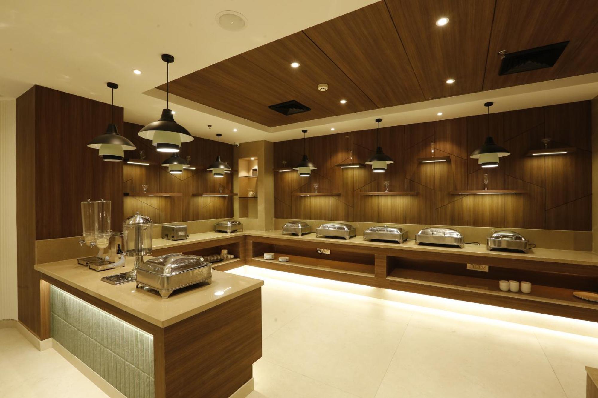 Tulip Inn Zirakpur Экстерьер фото