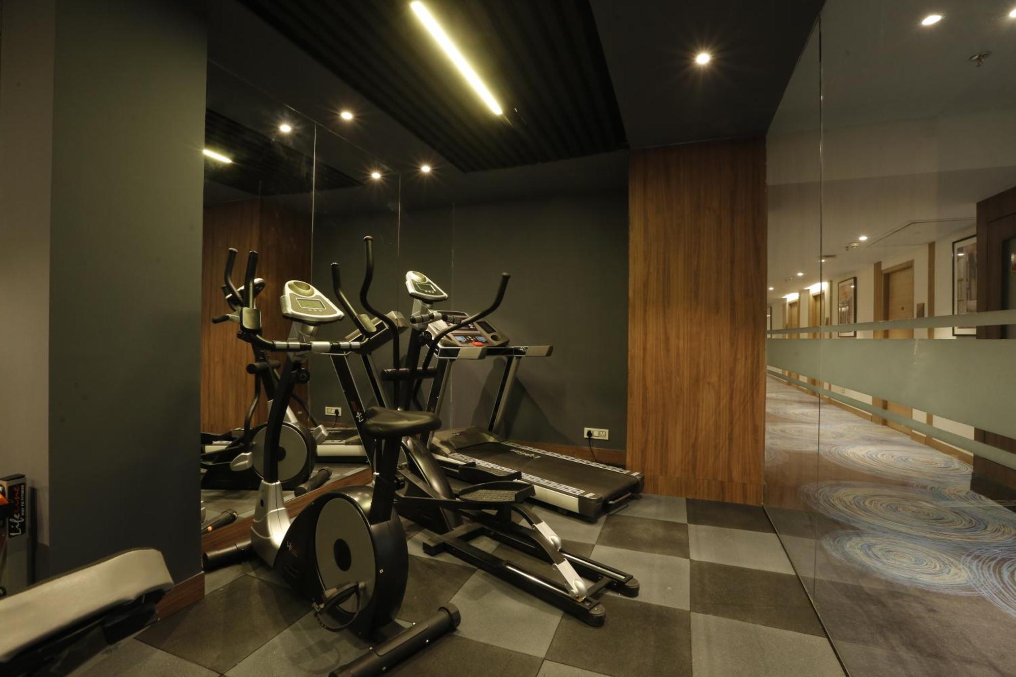 Tulip Inn Zirakpur Экстерьер фото