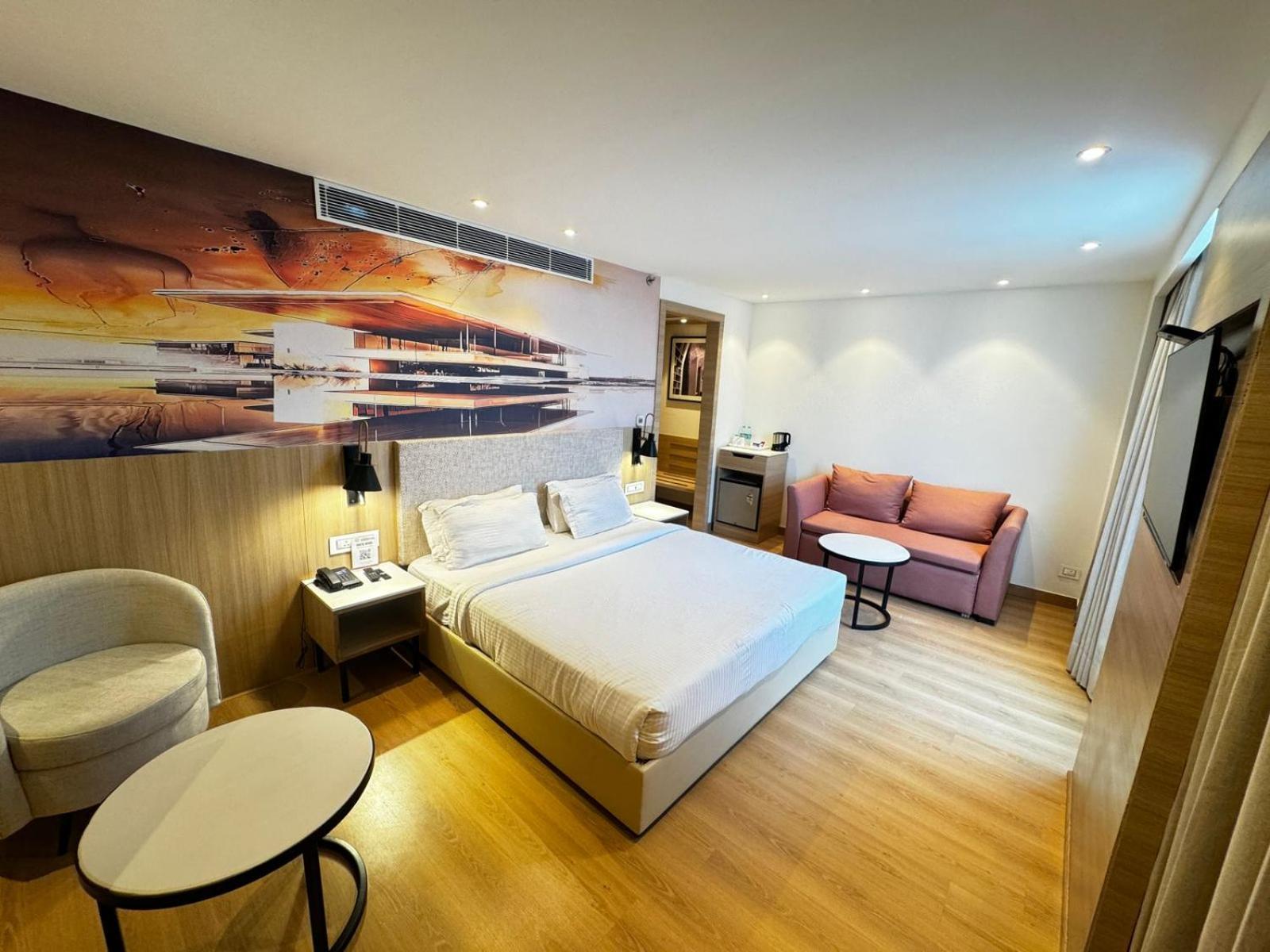 Tulip Inn Zirakpur Экстерьер фото