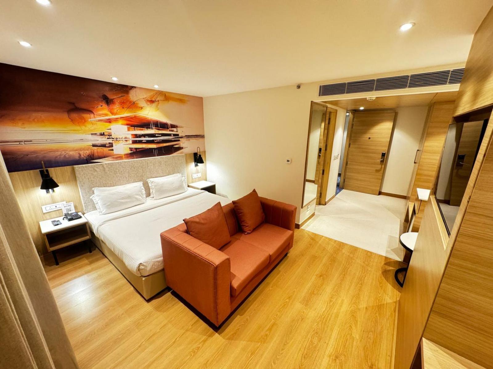 Tulip Inn Zirakpur Экстерьер фото