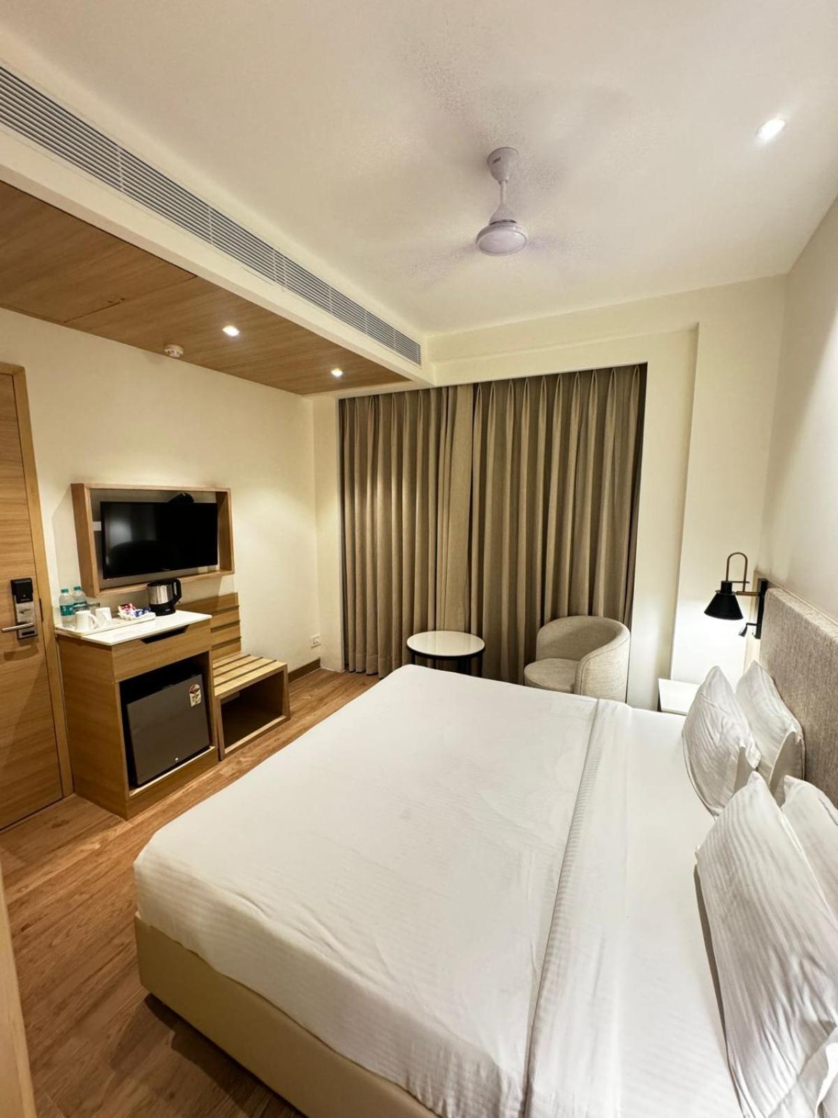 Tulip Inn Zirakpur Экстерьер фото