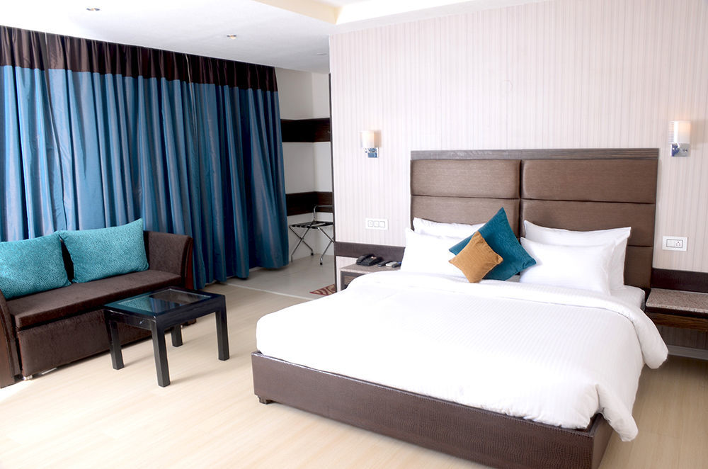 Tulip Inn Zirakpur Экстерьер фото