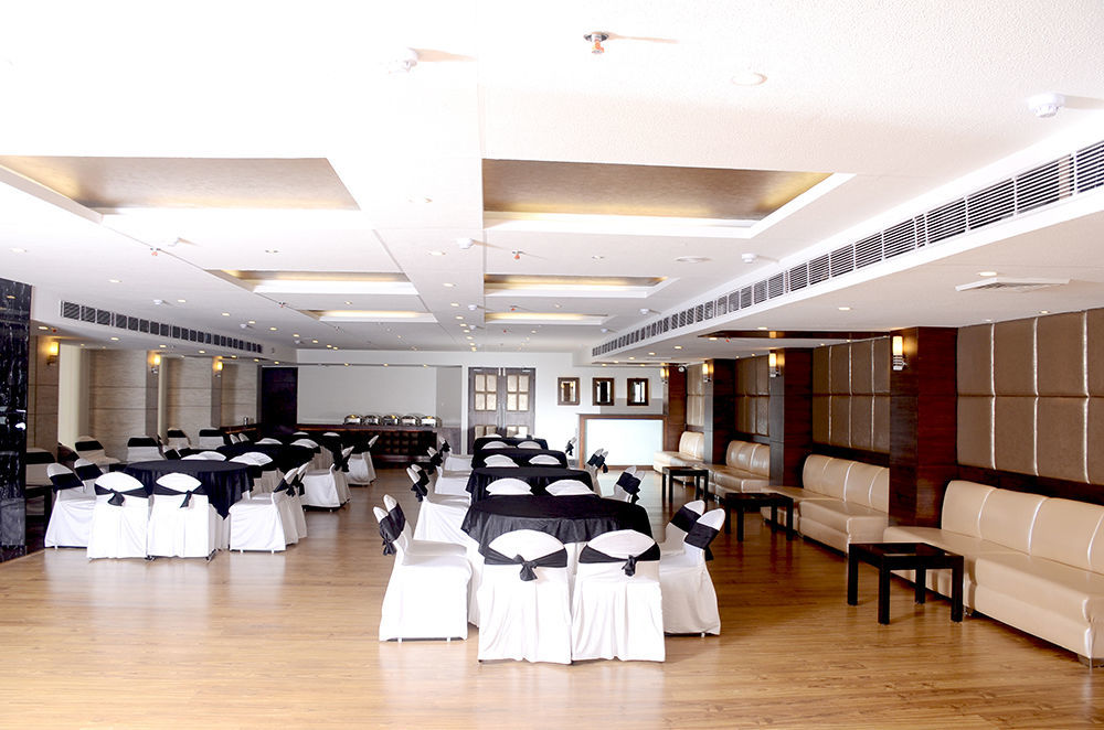 Tulip Inn Zirakpur Экстерьер фото