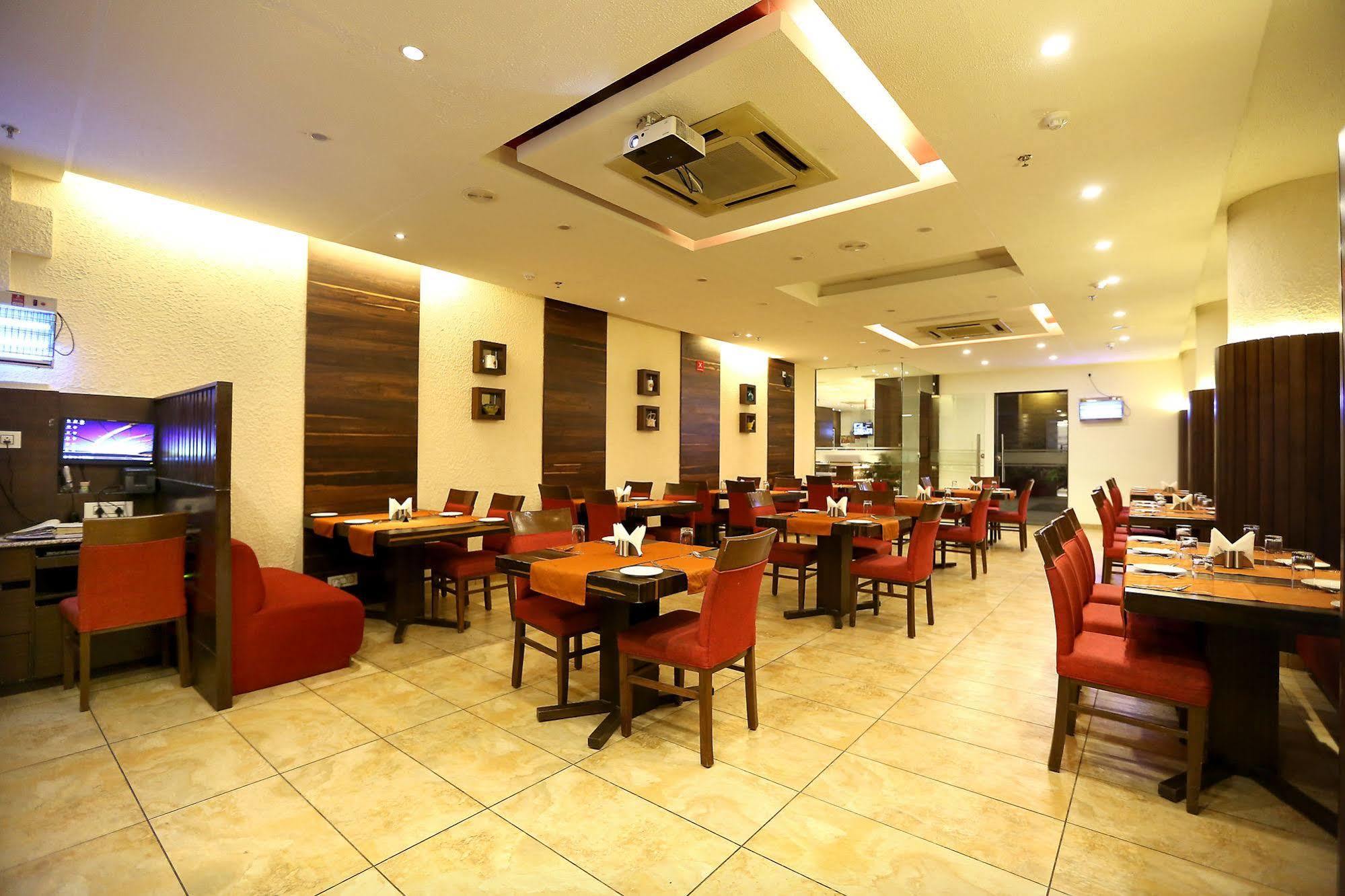 Tulip Inn Zirakpur Экстерьер фото